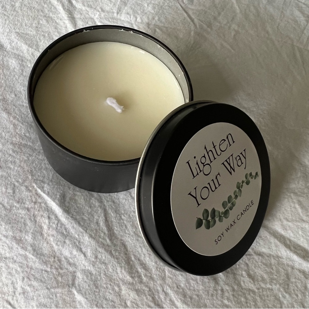 Soy wax candle in decorative tin